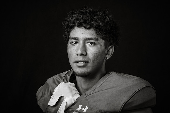 VARSITY_KELAU_IKAIKA_143A0067bw