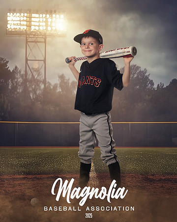8U_Giants_McFalls_Hayden_MAG27487_FIELD LIGHTS_