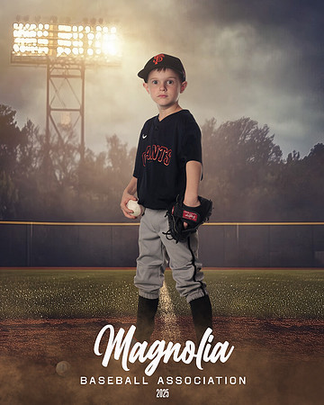 8U_Giants_McFalls_Hayden_MAG27490_FIELD LIGHTS_