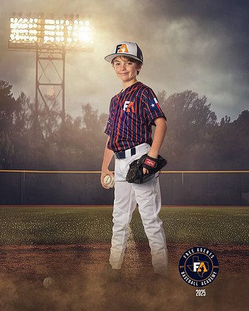 9U GARZA_WINSTON_GRAYSON_IMGL4715_FIELDLIGHTS