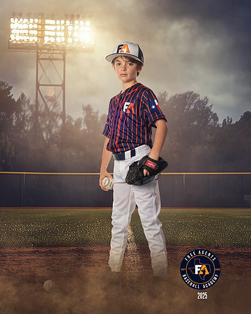 9U GARZA_WINSTON_GRAYSON_IMGL4716_FIELDLIGHTS