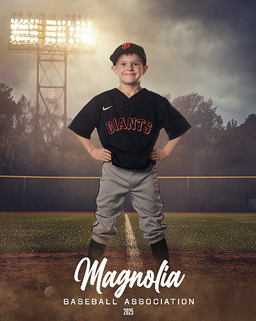 8U_Giants_McFalls_Hayden_MAG27483_FIELD LIGHTS_