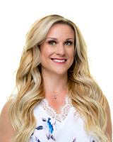 2021-headshot_melanie_L