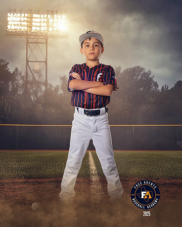 9U MINTER_REYES_ANTONIO_IMGL4645_FIELDLIGHTS