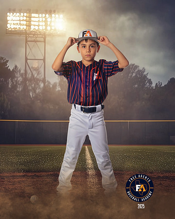 9U MINTER_REYES_ANTONIO_IMGL4653_FIELDLIGHTS