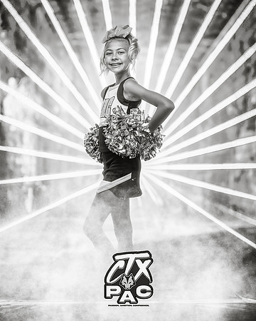 10UCHEER_Kloeker_Hailey_SF_21385_LAZER_bw