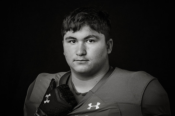 VARSITY_MENKE_LOGAN_143A0007bw