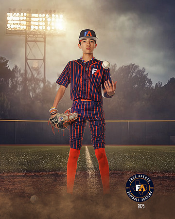 13U_ELLIOTT_RYKER_SF_27121_FIELDLIGHTS