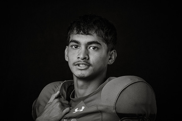 VARSITY_LA'A KA'AWA_MIKE'ELA_143A0052bw