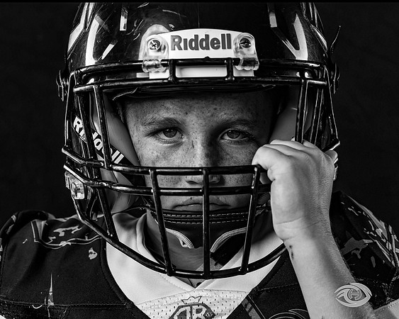 8U RED_Parks_Maximus_143A9249_HELMET_ (2)