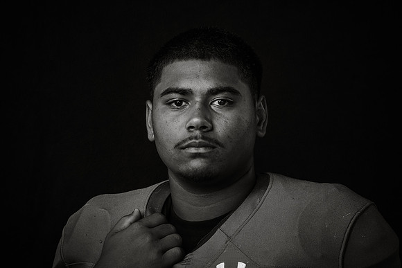 VARSITY_TORRES_ALELAULOA_143A0025bw
