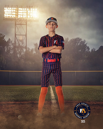 13U_PAPENFUSS_PARKER_IMGL5003_FIELDLIGHTS