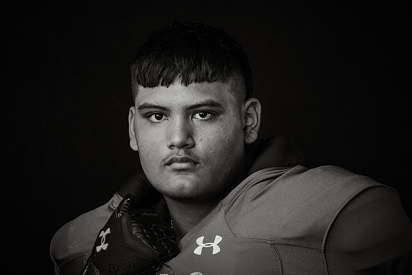 VARSITY_LEIALOHA_LEGACY_143A0003bw