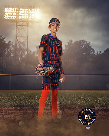 13U_ELLIOTT_RYKER_SF_27124_FIELDLIGHTS