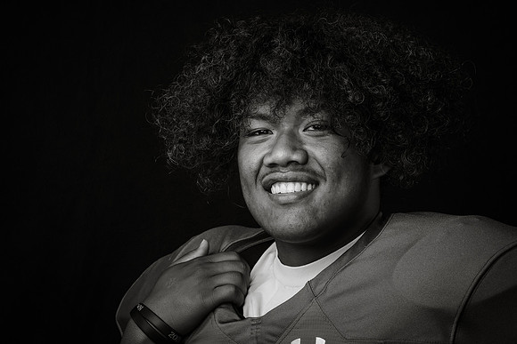 VARSITY_LIWIS_APAPAKUALOA_143A0027bw