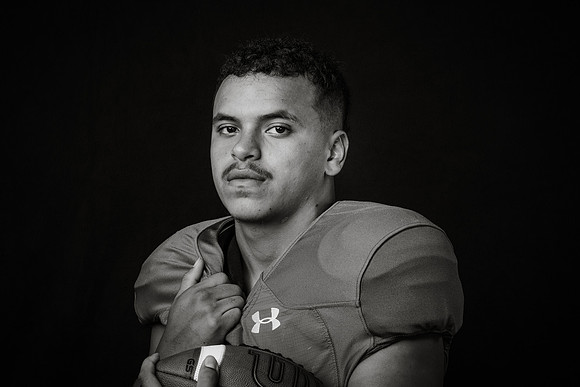 VARSITY_ENRIQUEZ_DWIGHT_143A0068bw